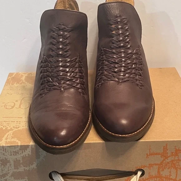 Women Leather  Latigo  Ankle Boots size 9.5 - Picture 2 of 16